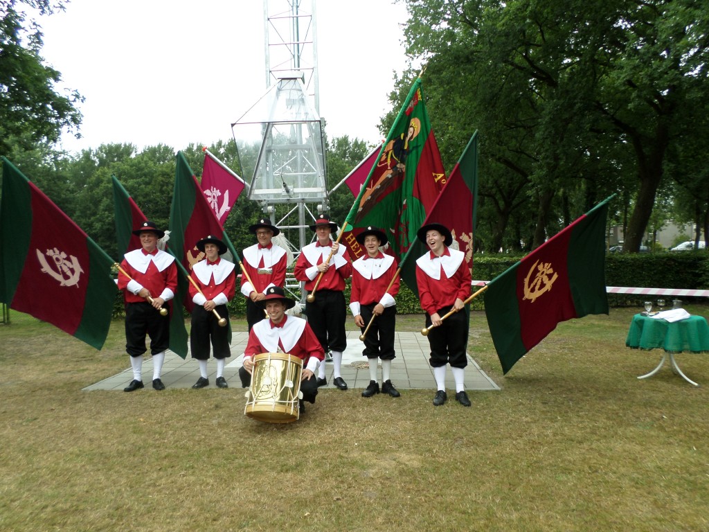 Vlnr Ted Hegeman, Stijn Koolen, Frank Koolen, Frank Pompe, Aaron Peters, Mike Verburggen. Tamboer: Tom Hegeman